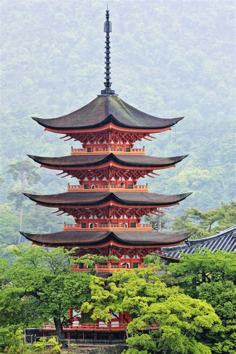 pictures of pagodas in japan.